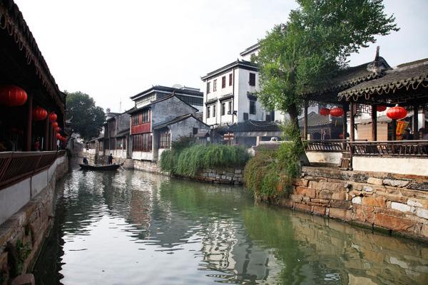 我喜欢一个女的,她不是很愿意理我,发QQ不怎么回我,但是也会回,但是我还是不放弃,想通过努力来感动-与你分享知识的星际平台